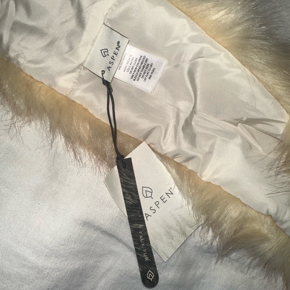 NET Aspen Faux Fur Scarf - Picture 2 of 5